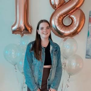 Meet your Posher, Emily